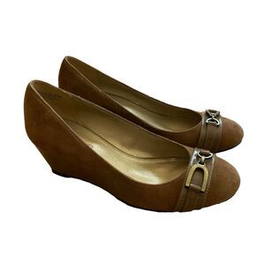 Y2K Bandolino Horizon Wedge Heels Brown Tan Suede Patent Leather Buckle 6.5